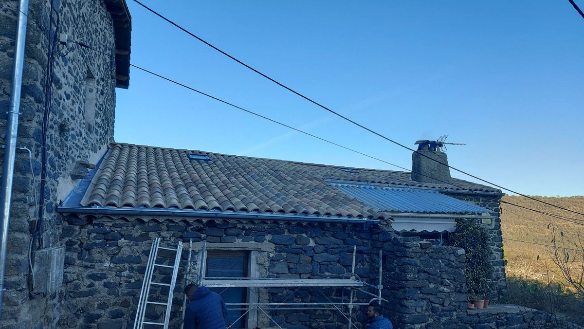 Couvreur Rénovation Ardéchois 07 intervenant à Montélimar